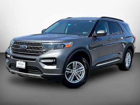Certified 2022 Ford Explorer XLT w/ Equipment Group 202A AWD/4WD image 3