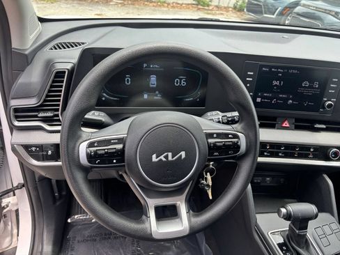 Used 2025 Kia Sportage LX FWD image 28