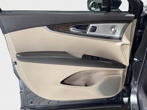 Used 2017 Lincoln MKX Reserve w/ Luxury Package image 12