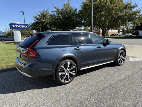 Certified 2024 Volvo V90 B6 Cross Country Ultimate image 7