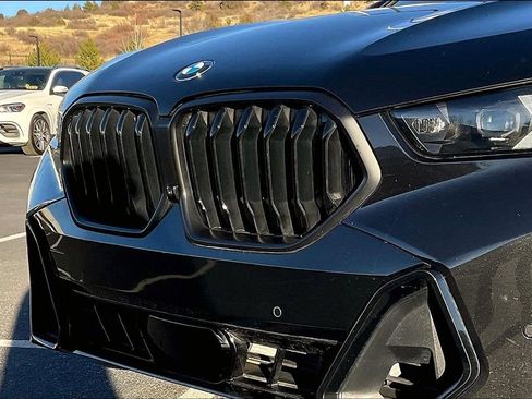 Used 2025 BMW X6 xDrive40i w/ Climate Comfort Package image 32