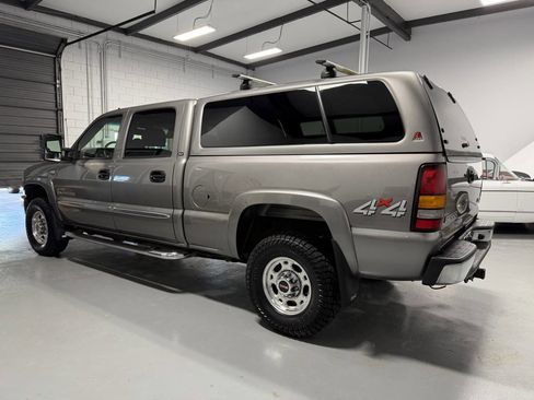 Used 2006 GMC Sierra 2500 SLT w/ Heavy-Duty Power Package image 9