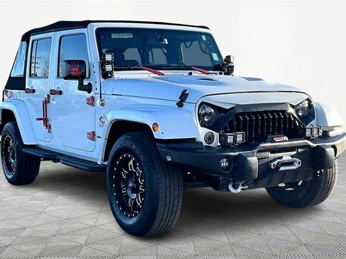 Used 2016 Jeep Wrangler Unlimited Sahara image 12
