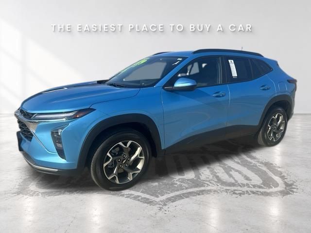 Used 2026 Chevrolet Trax LT w/ Driver Confidence Package FWD image 2
