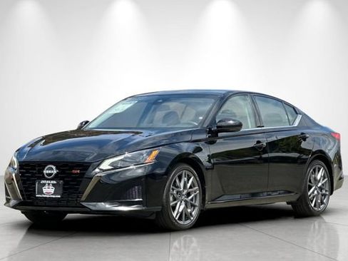 Used 2023 Nissan Altima 2.0 SR FWD image 8