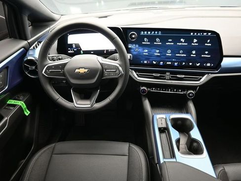 New 2026 Chevrolet Equinox EV LT image 24