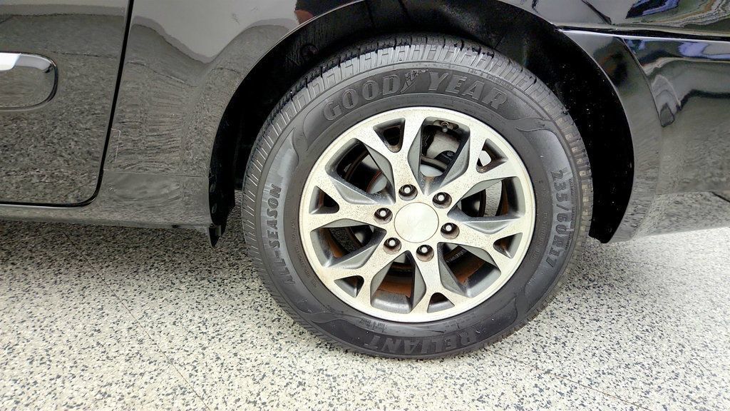 Used 2014 Kia Sedona EX FWD image 9