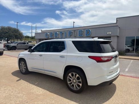 Used 2019 Chevrolet Traverse Premier w/ Driver Confidence II Package FWD image 4