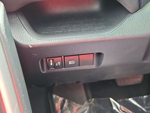 Used 2021 Toyota RAV4 LE FWD image 15