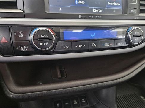 Used 2016 Toyota Highlander XLE image 27