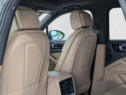 Used 2021 Porsche Cayenne image 20