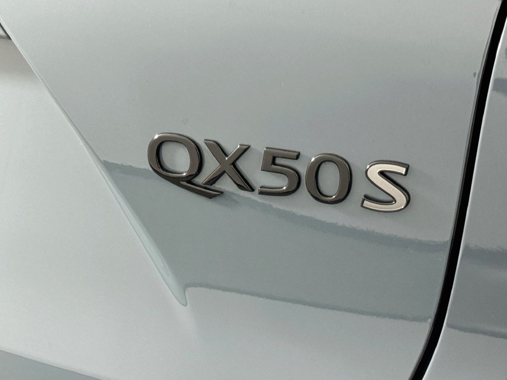 Used 2023 INFINITI QX50 Sport AWD/4WD image 11
