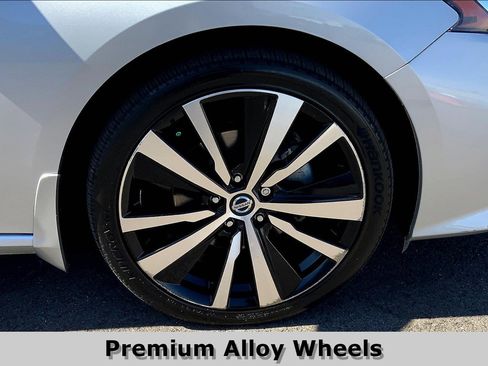 Used 2020 Nissan Altima 2.5 SR w/ Premium Package image 9