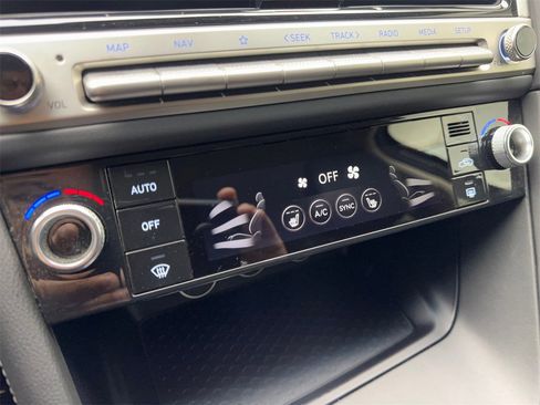 Used 2025 Genesis G70 2.5T image 67