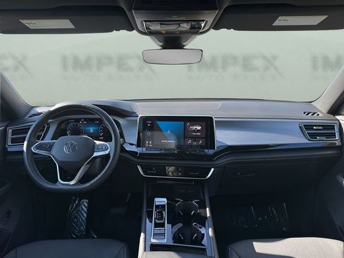 Used 2025 Volkswagen Atlas Cross Sport SE image 12