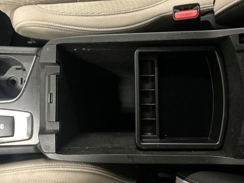 Used 2024 Subaru Ascent Premium w/ Convenience Package image 16