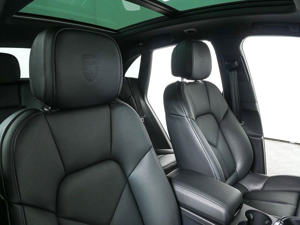 Certified 2026 Porsche Macan AWD/4WD image 24