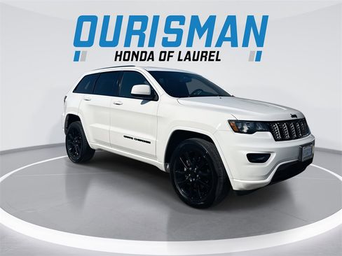 Used 2020 Jeep Grand Cherokee Altitude image 2