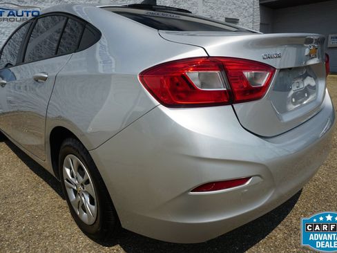Used 2019 Chevrolet Cruze LS FWD image 9