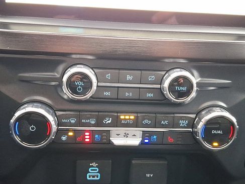 Used 2023 Ford F250 Lariat w/ Chrome Package image 17