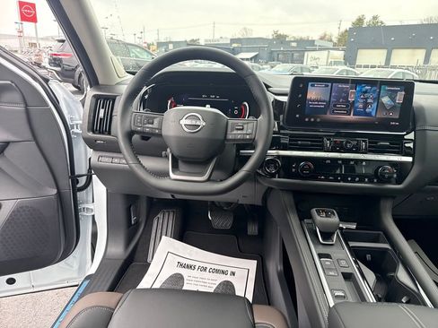 New 2026 Nissan Pathfinder Platinum FWD image 13