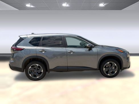Used 2024 Nissan Rogue SV AWD/4WD image 8