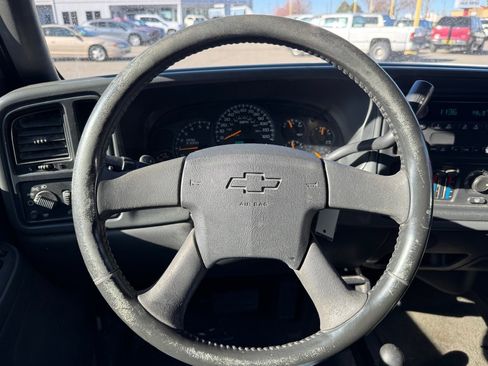 Used 2005 Chevrolet Silverado 2500 LS w/ Skid Plate Package AWD/4WD image 24