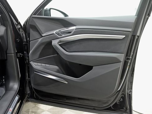 Used 2022 Audi e-tron S Prestige w/ Prestige Package image 36