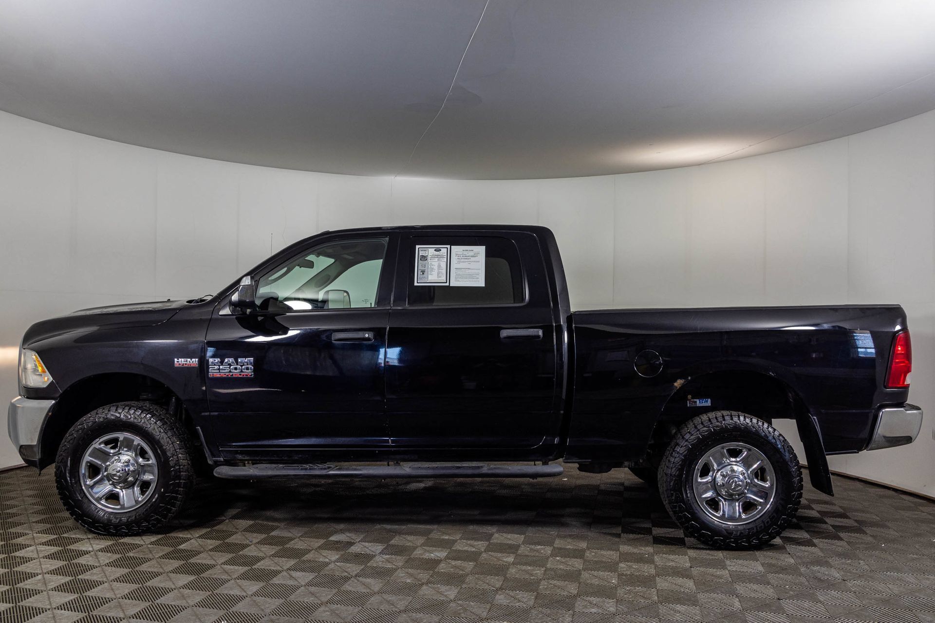 Used 2014 RAM 2500 Tradesman w/ Chrome Appearance Group AWD/4WD image 17