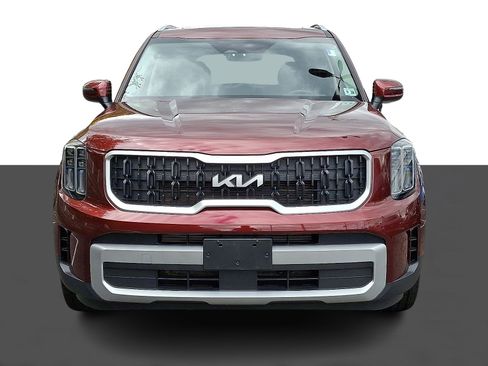 Used 2024 Kia Telluride EX w/ EX Captain's Chair Package image 2