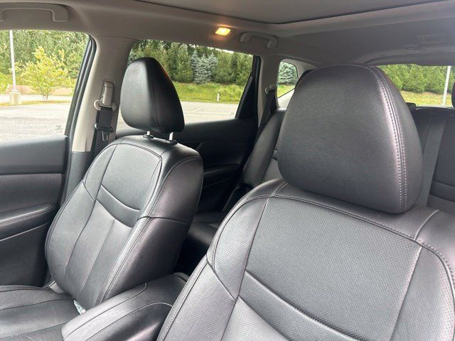 Used 2019 Nissan Rogue SL w/ Premium Package AWD/4WD image 18