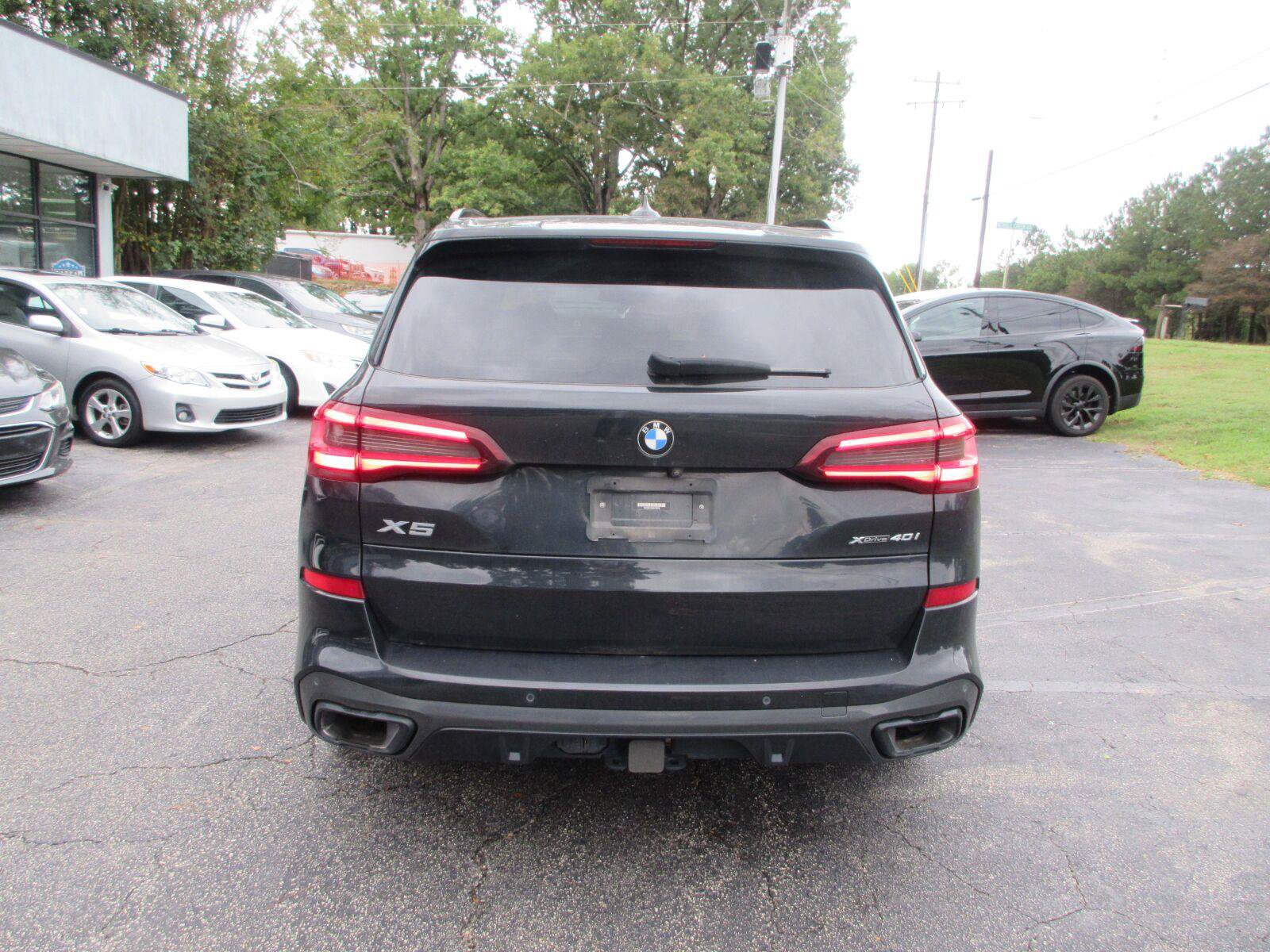 Used 2022 BMW X5 xDrive40i w/ M Sport Package AWD/4WD image 6