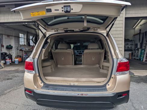 Used 2011 Toyota Highlander 2WD image 20