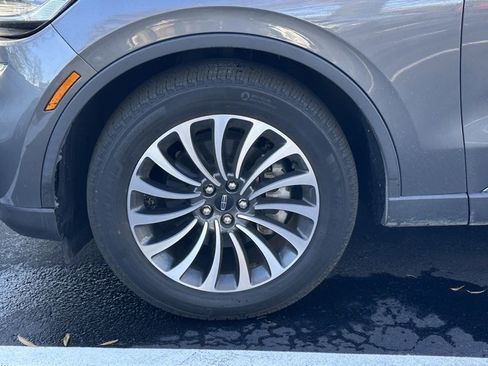 Used 2023 Lincoln Aviator AWD w/ Premium Package image 11