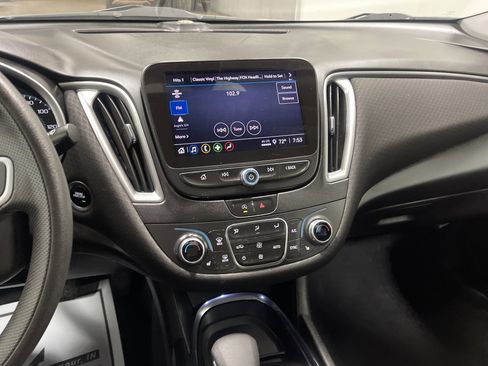 Used 2022 Chevrolet Malibu LT image 29
