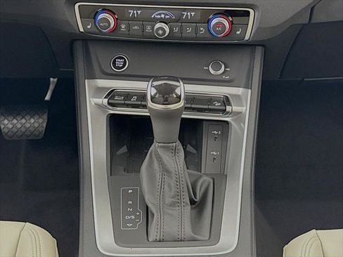 Certified 2025 Audi Q3 2.0T Premium AWD/4WD image 13