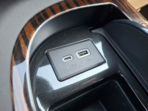 Used 2022 Cadillac Escalade Premium Luxury image 56