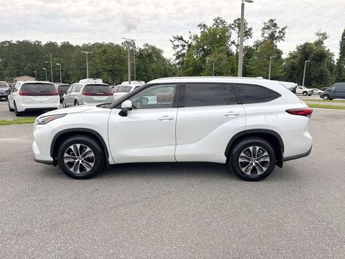 Used 2022 Toyota Highlander XLE AWD/4WD image 8