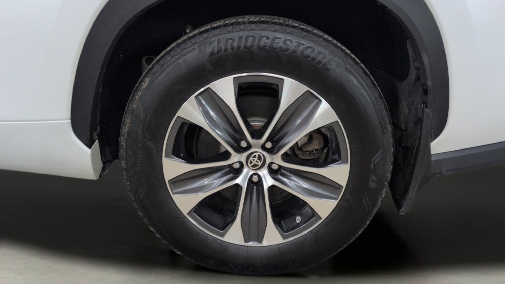 Used 2022 Toyota Highlander XLE AWD/4WD image 33