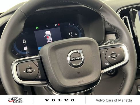 Used 2025 Volvo XC40 B5 Plus image 12