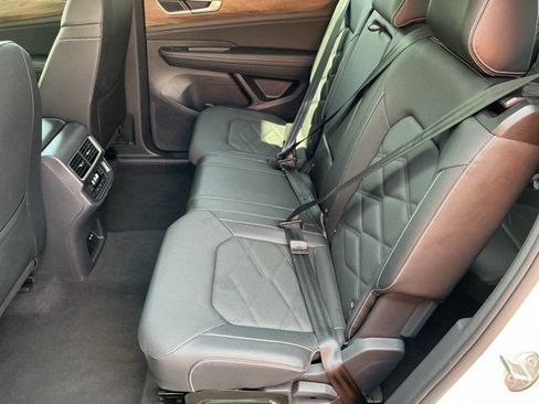Used 2025 Volkswagen Atlas SE AWD/4WD image 15