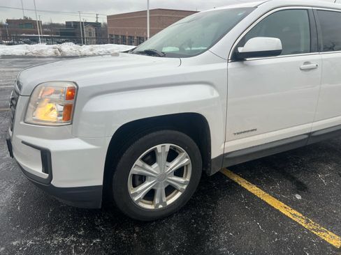 Used 2017 GMC Terrain SLE image 2