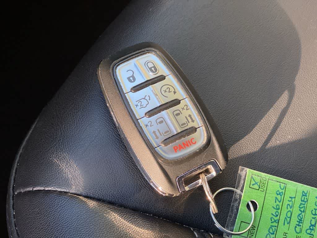 Used 2024 Chrysler Pacifica Touring-L FWD image 28