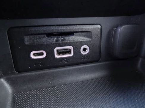 Used 2024 GMC Terrain SLT image 19