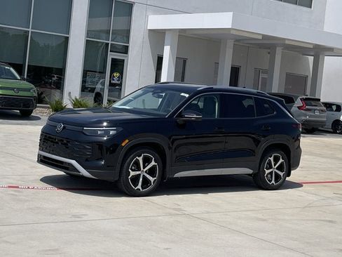 New 2026 Volkswagen Tiguan SE FWD image 2