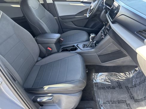 Used 2023 Volkswagen Taos SE image 9