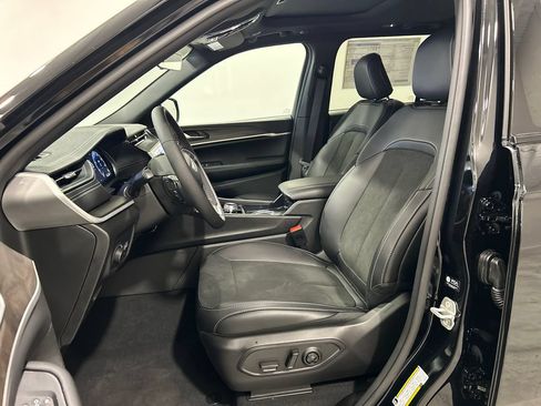 New 2026 Jeep Grand Cherokee Altitude AWD/4WD image 15