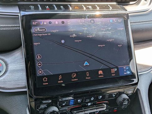 Used 2025 Jeep Grand Cherokee L Limited w/ Luxury Tech Group II image 18