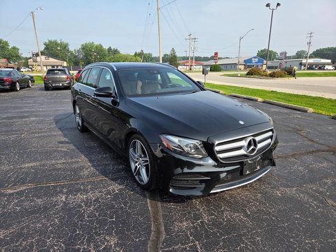 Used 2017 Mercedes-Benz E 400 4MATIC Wagon image 10