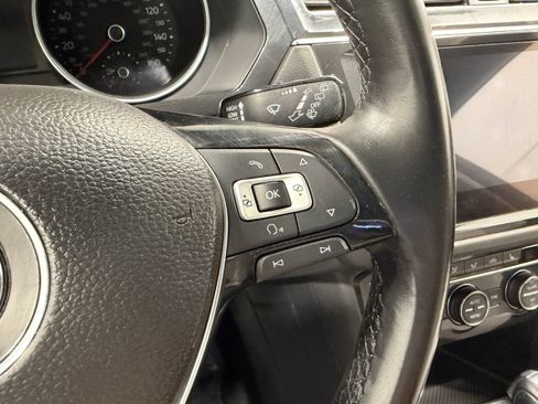 Used 2018 Volkswagen Tiguan SEL FWD image 34
